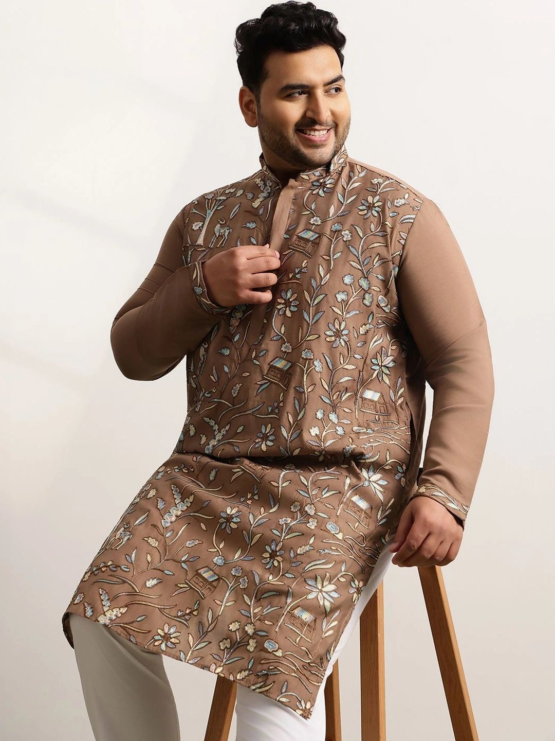 SOJANYA PLUS Men Floral Embroidered Regular Thread Work Kurta with Pyjamas