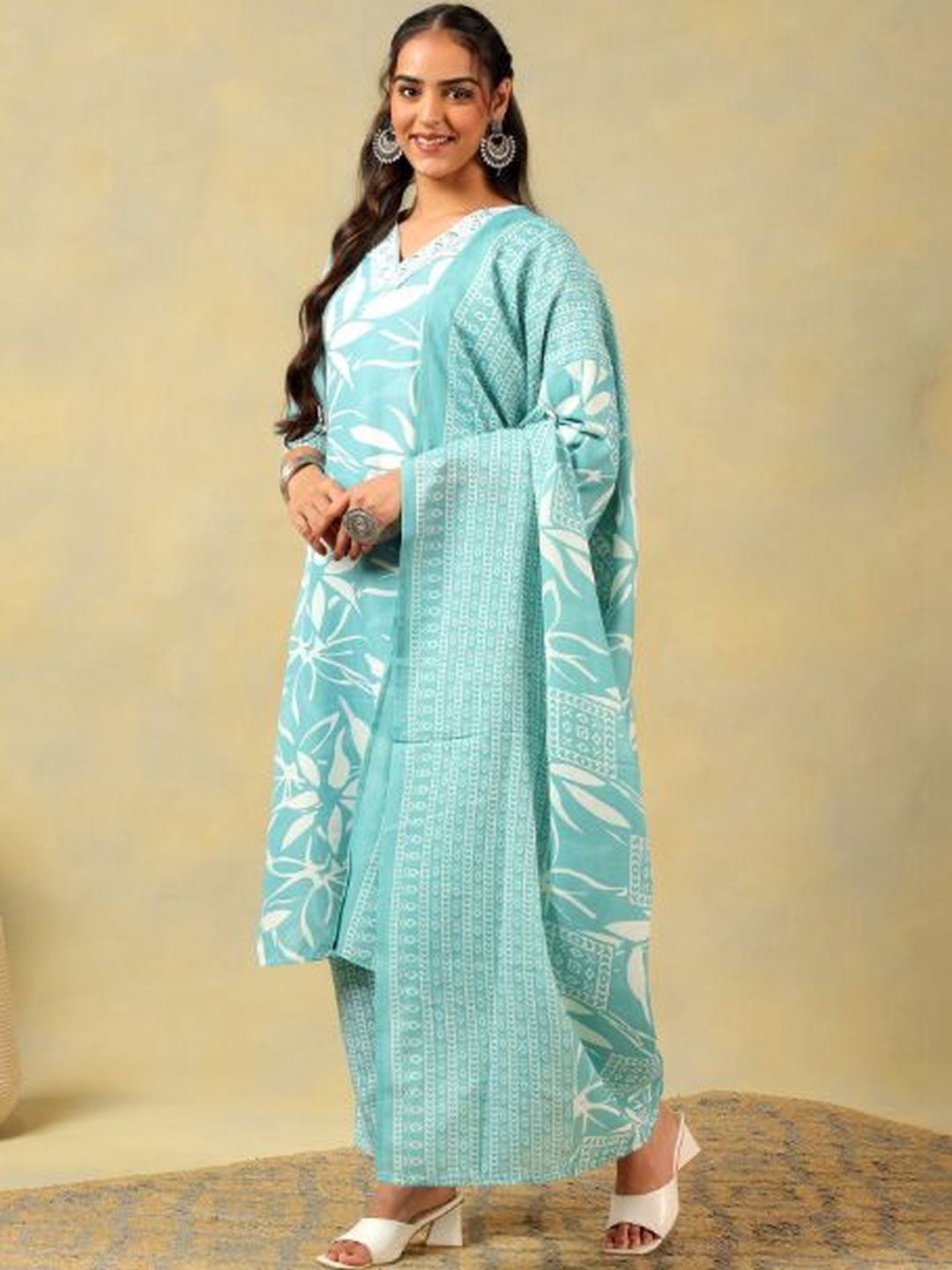 Mamicha Women Floral Printed Regular Pure Cotton Kurta with Trousers & With Dupatta