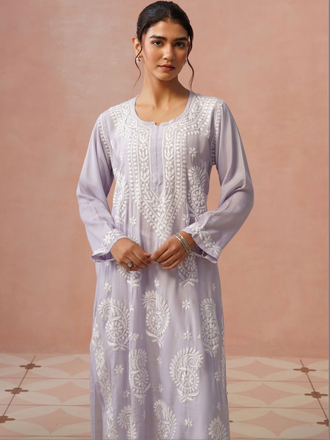 Rumah Wanita Chikankari Motif Etnik Bersulam Kurta Chikankari