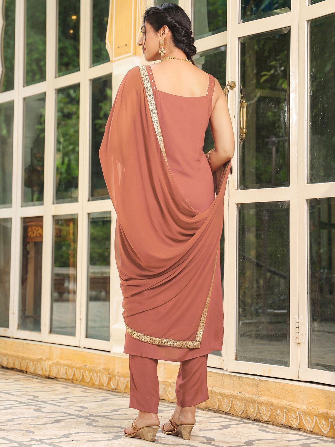 Janasya Floral Printed Square Neck Sleeveless Straight Kurta With Trousers & Dupatta