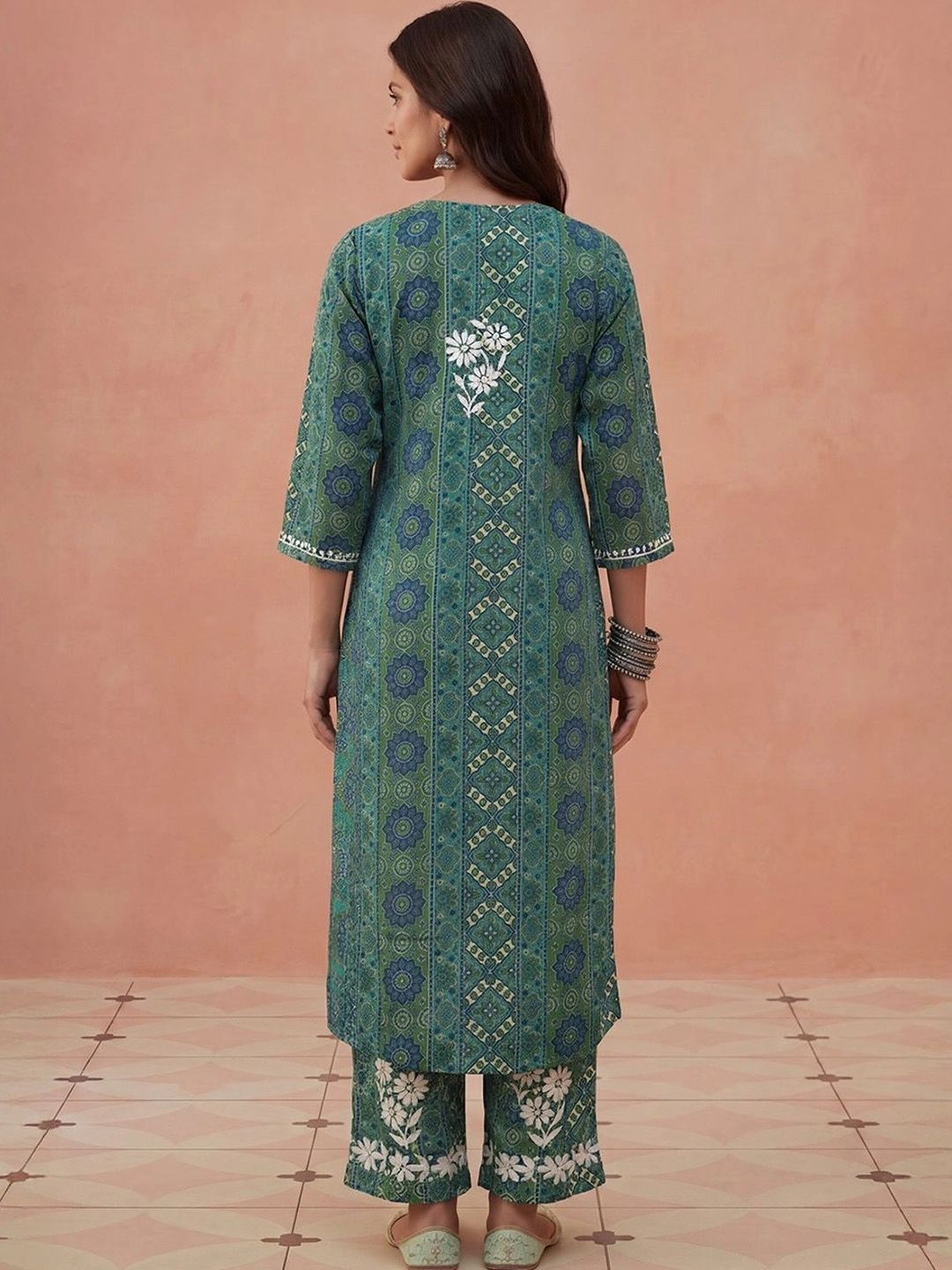 House of Chikankari Women Regular Chikankari Silk Crepe Kurta with Trousers