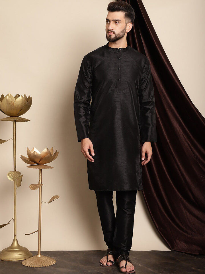 Anouk Mandarin Collar Dupion Silk Kurta dengan Churidar