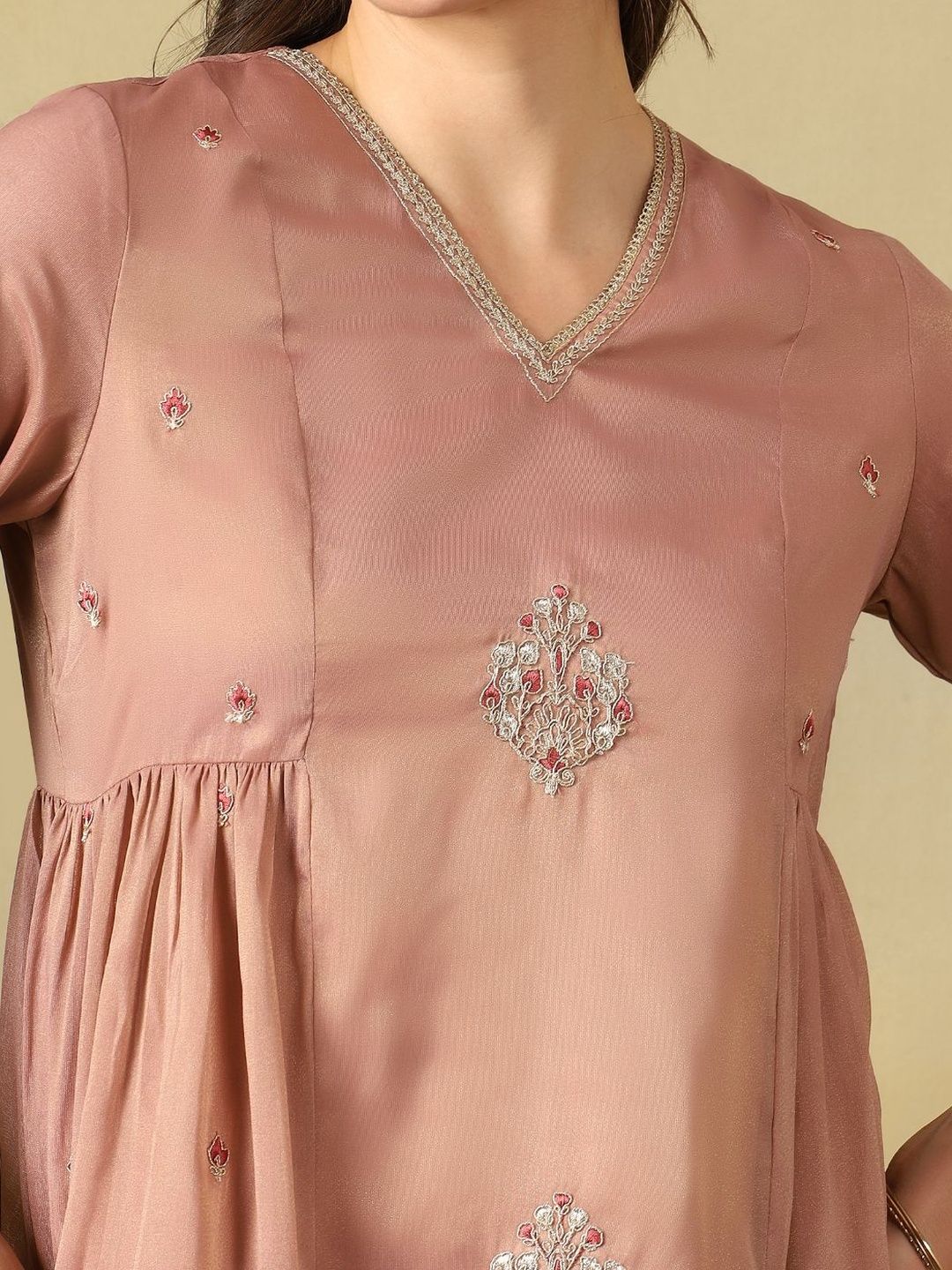 Mamicha Women Ethnic Motifs Embroidered Empire Thread Work Kurta with Trousers