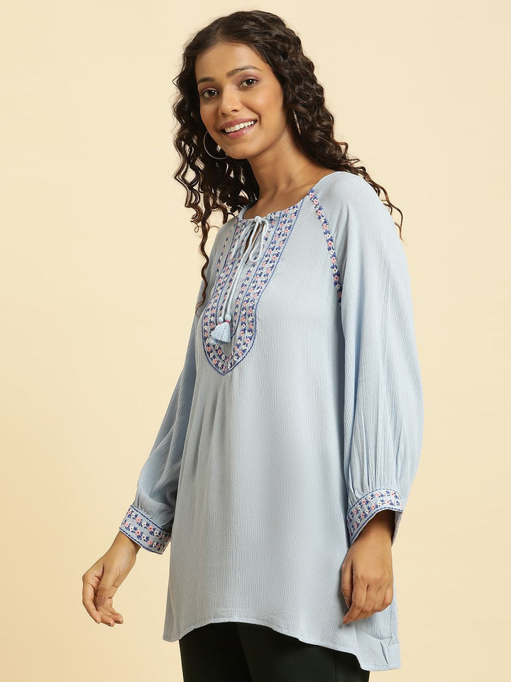 W Tie-Up Neck Top