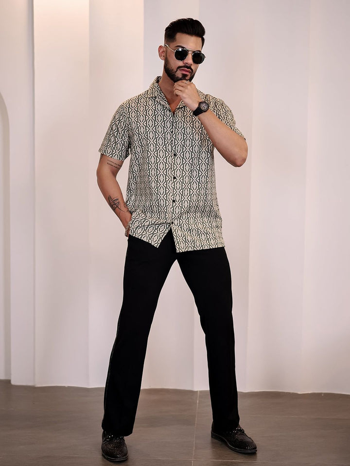Baju Kasual Kapas Kolar Cuba Eszett Bercetak Abstrak