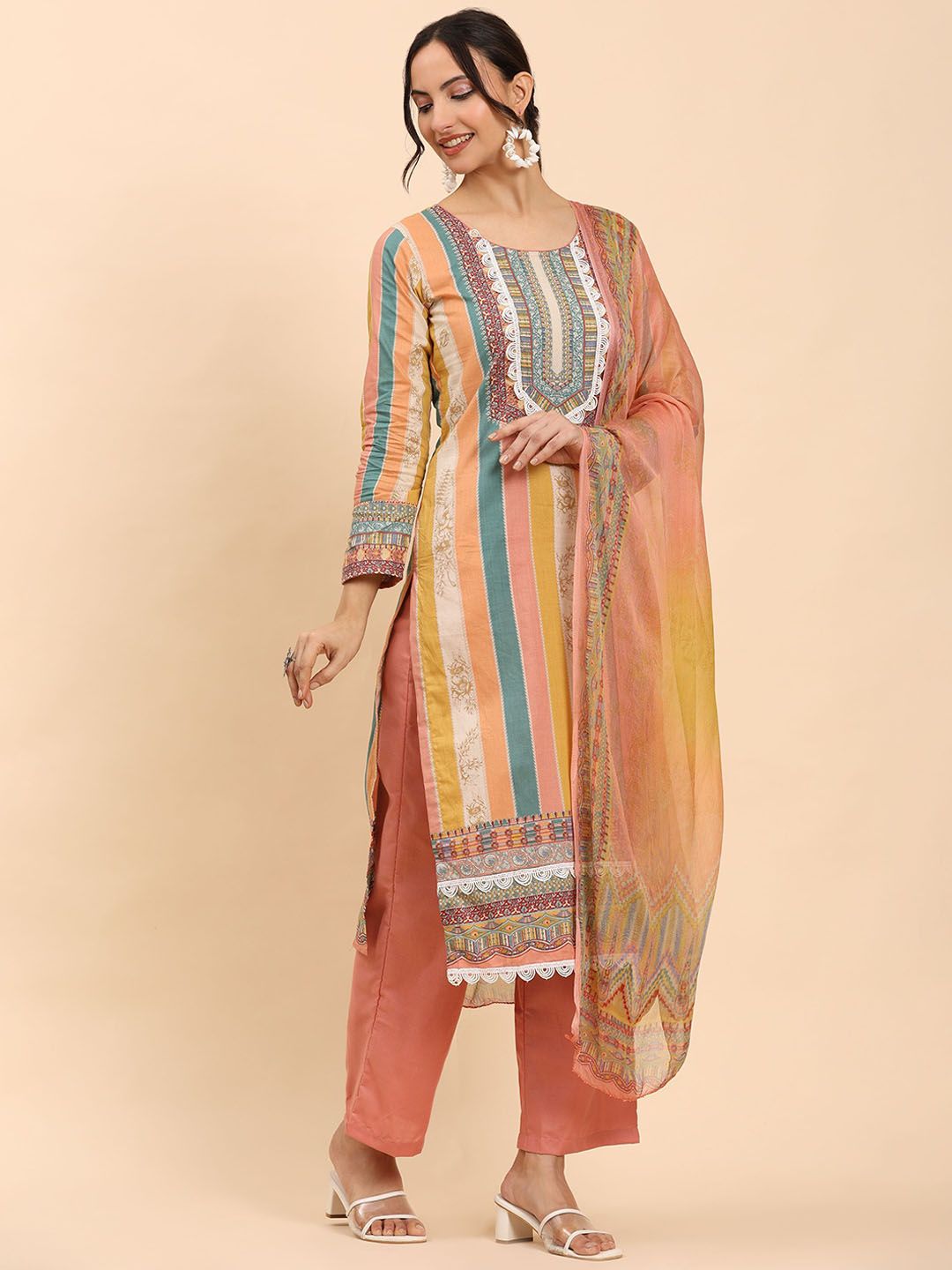 Mamicha Women Printed Gotta Patti Kurta