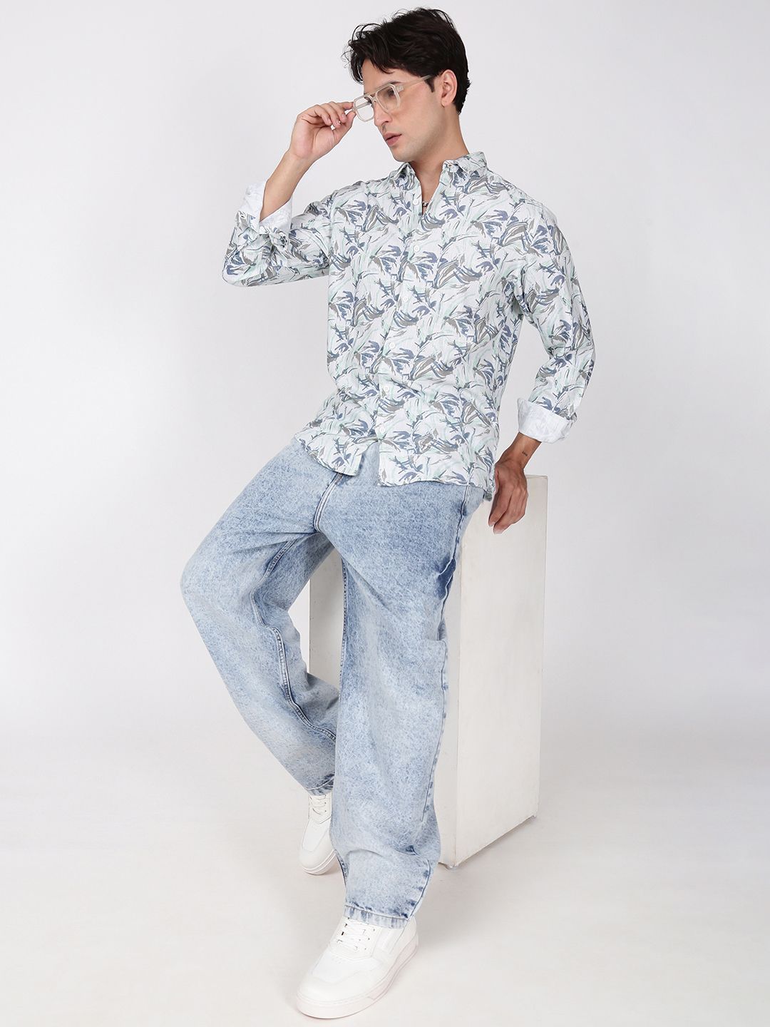 Bene Kleed Men Slim Fit Floral Printed Slub Texture Casual Shirt