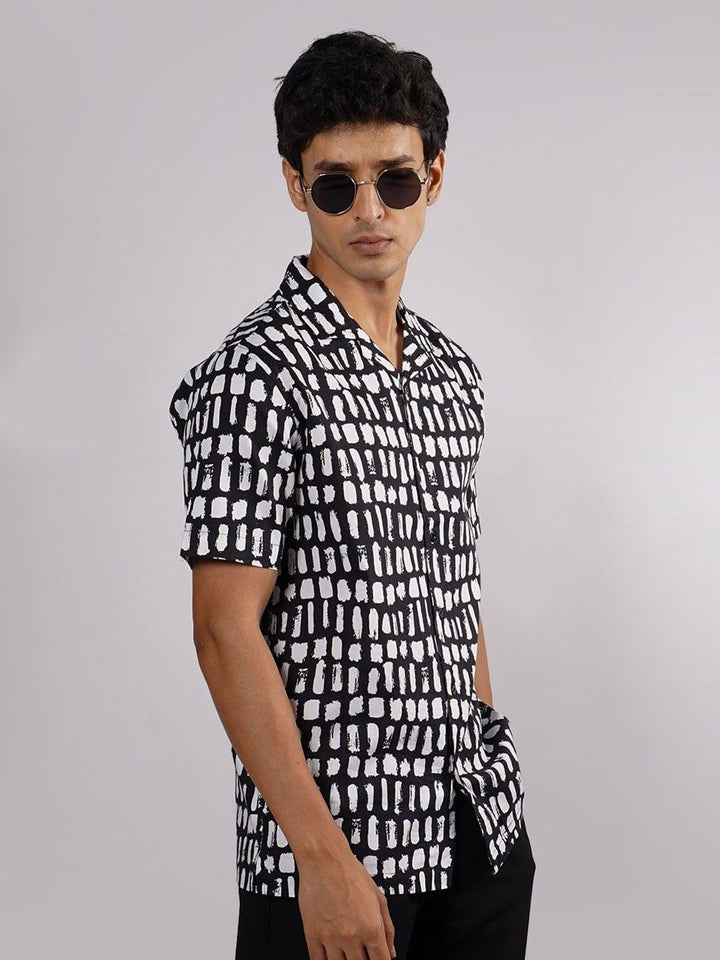 Baju Kasual Kapas Kolar Cuba Eszett Bercetak Abstrak