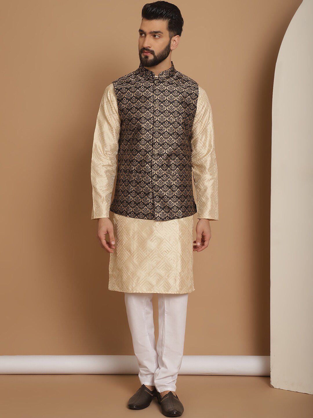 Anouk Men Geometric Embroidered Thread Work Regular Kurta With Churidar & Nehru Jacket