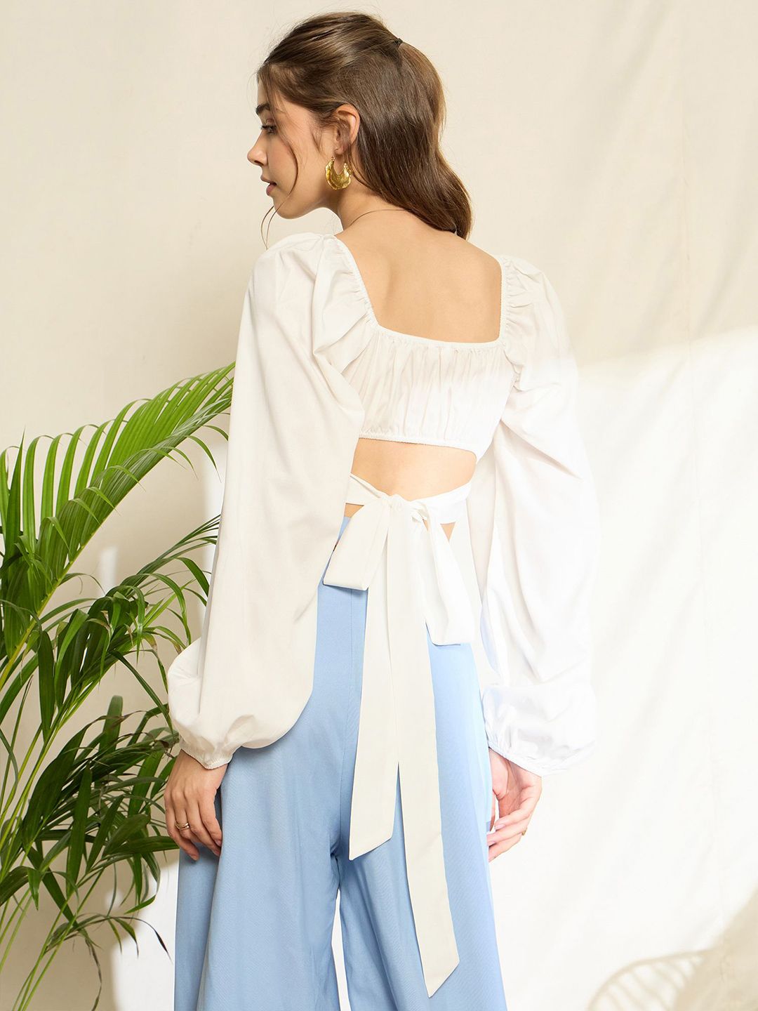 Berrylush Sweetheart Neck Bishop Sleeves Styled Back Crop Top