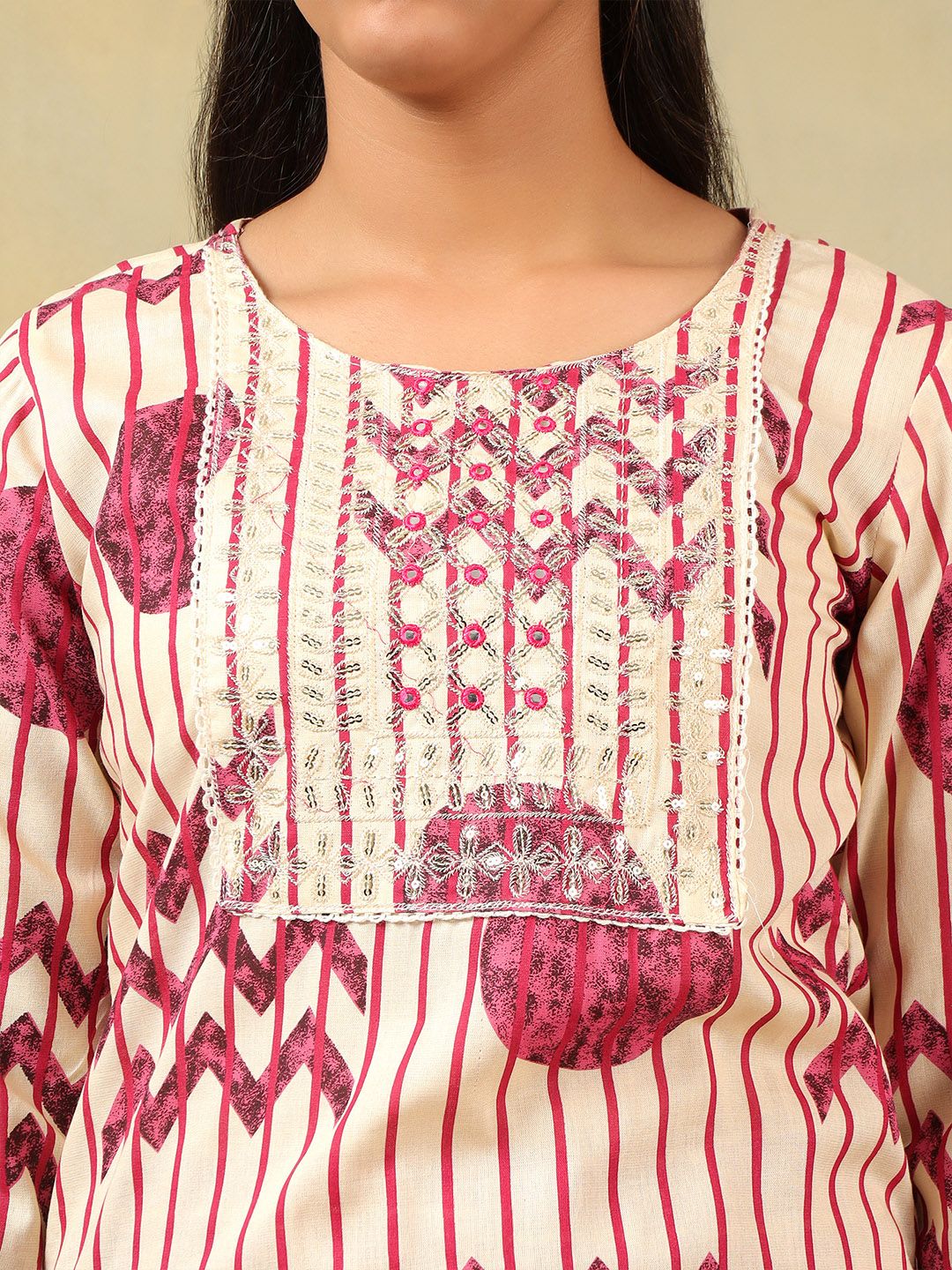 Mamicha Women Printed Regular Thread Work Pure Cotton Kurta with Trousers & With Dupatta