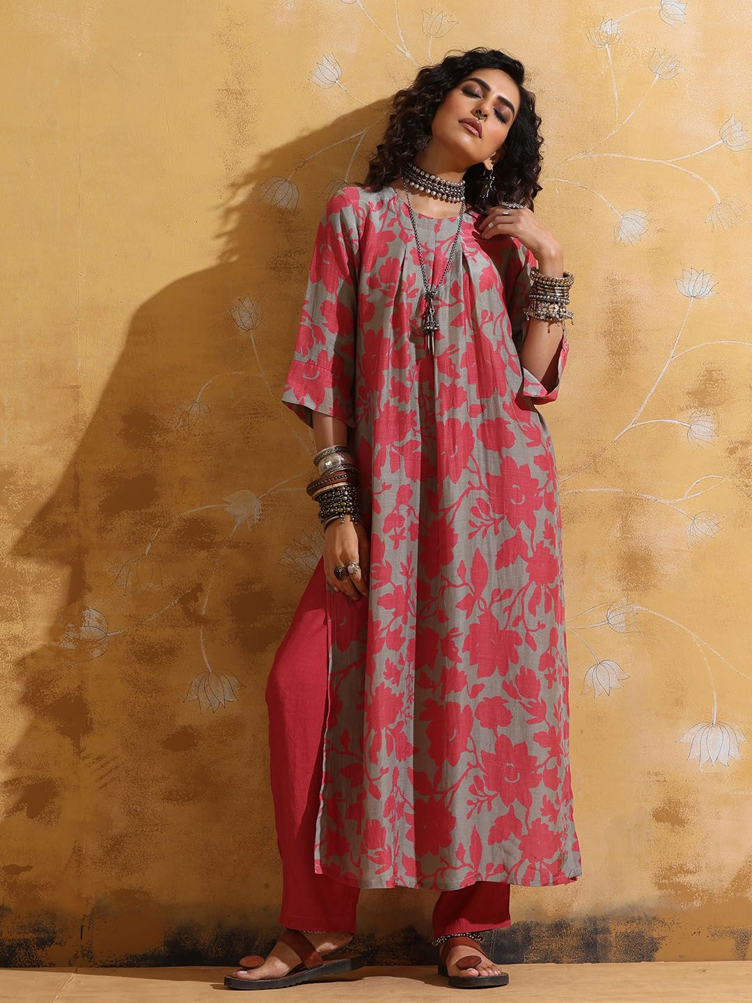trueBrowns Women Peach Mint Jaal Print Muslin Silk High-slit Kurta Set