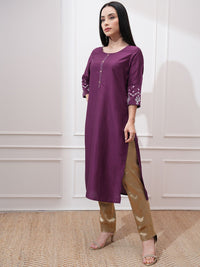 Vishudh Round Neck Three-Quarter Sleeves Thread Work Straight Kurta