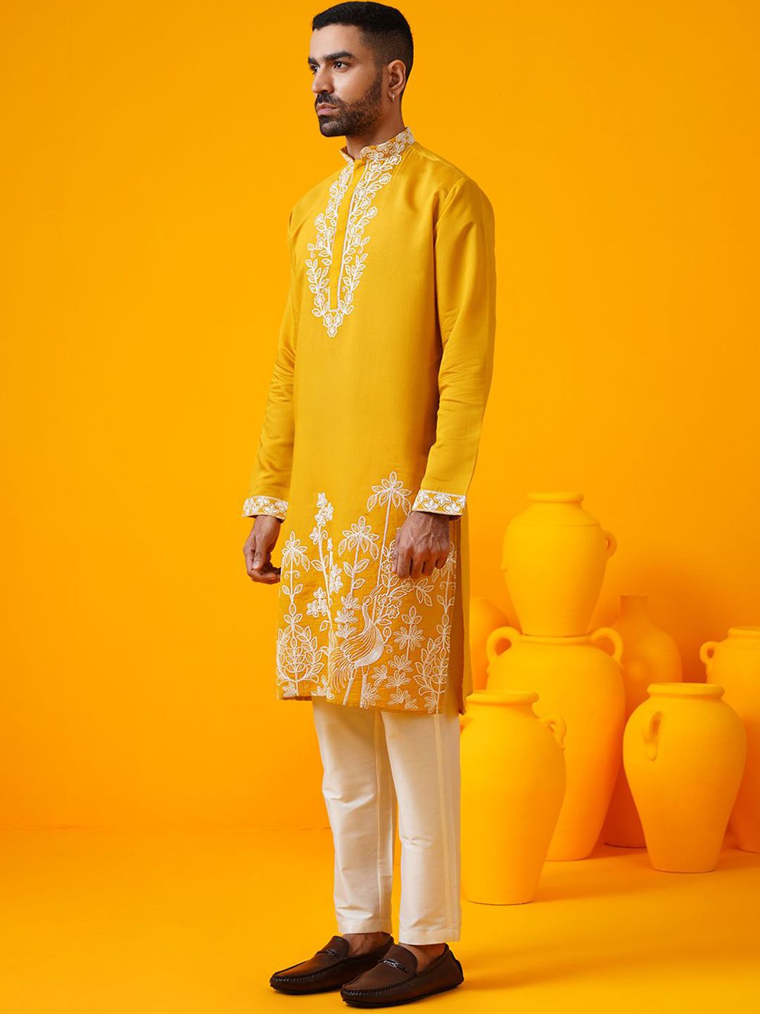SOJANYA LUXE Floral Embroidered Mandarin Collar Straight Kurta