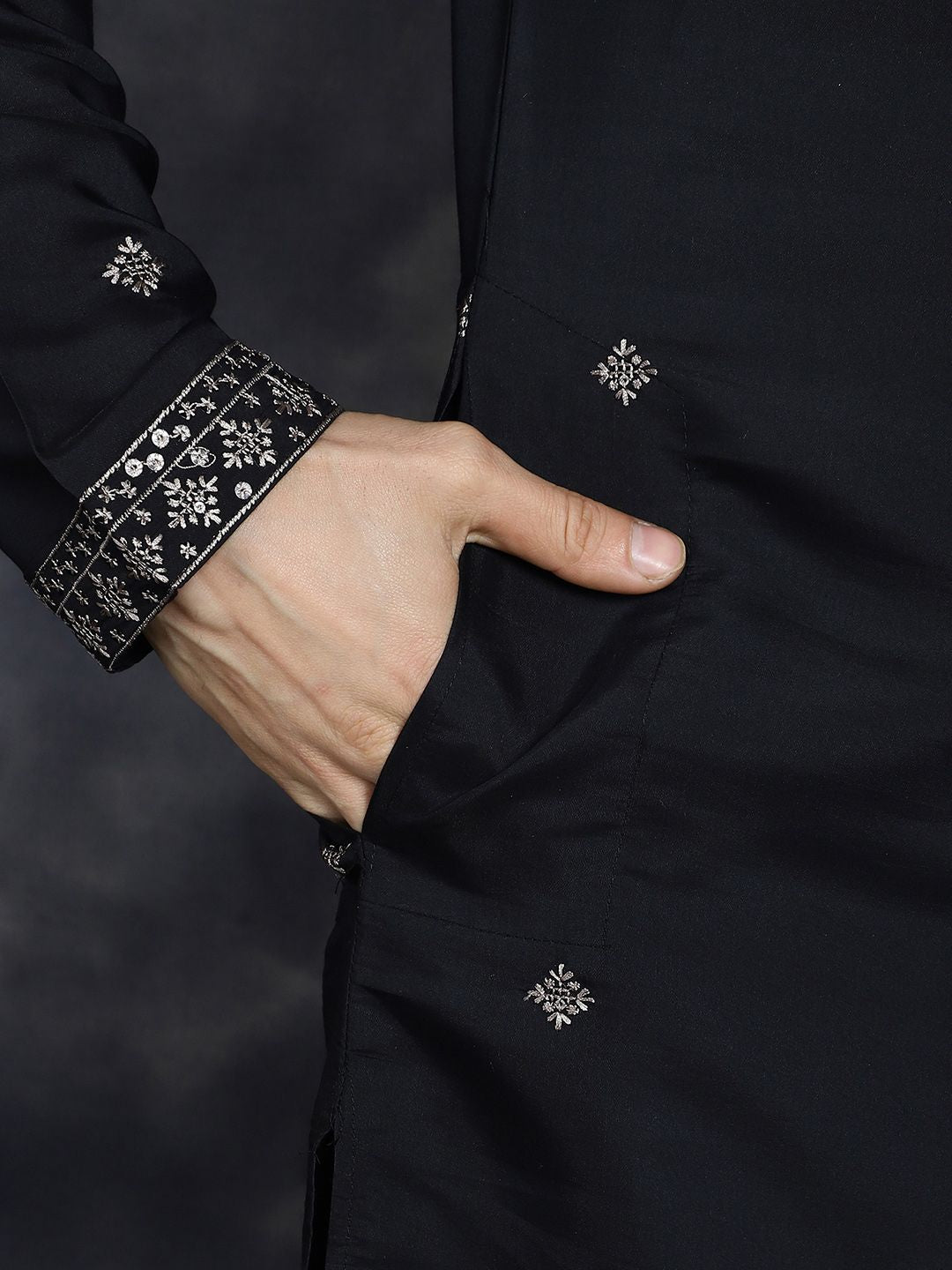Jompers Mandarin Collar Sequins Embroidered Kurta