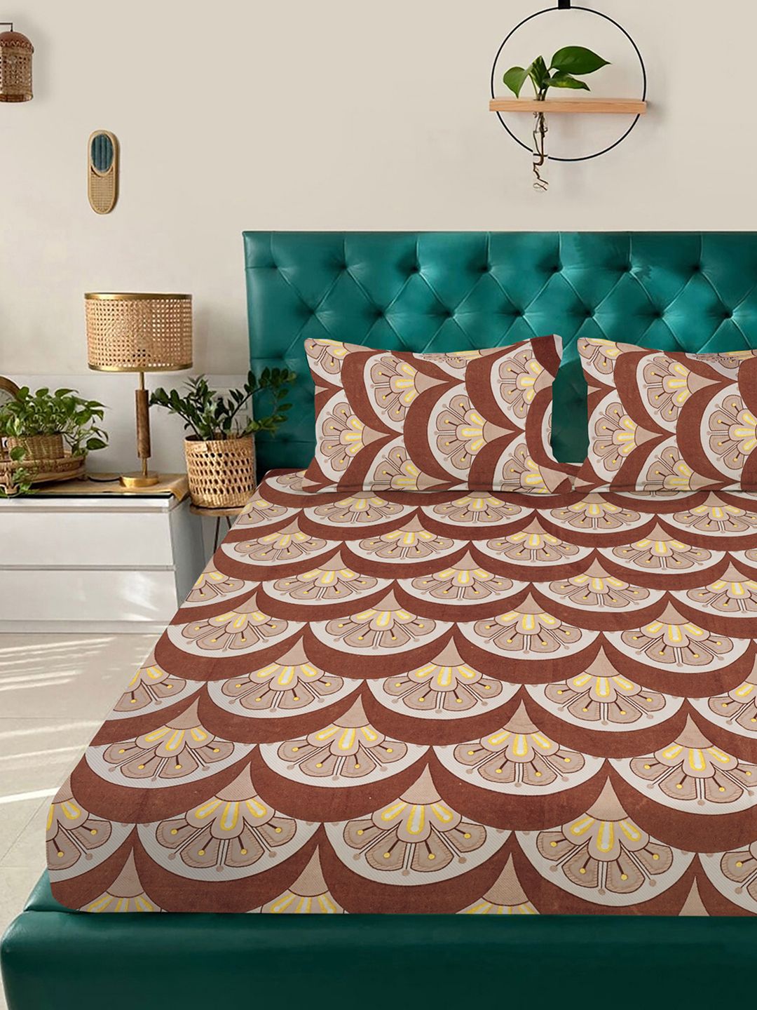 KLOTTHE Brown Floral 300 TC King Bedsheet with 2 Pillow Covers