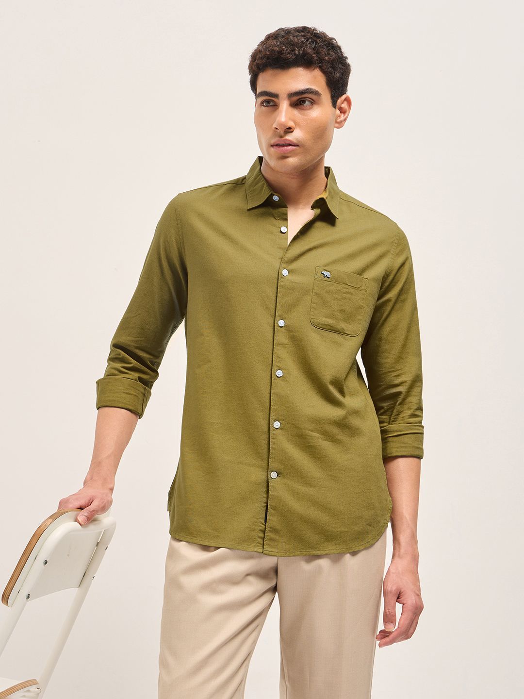 THE BEAR HOUSE Men Slim Fit Solid Spread Collar Casual Cotton Linen Shirt