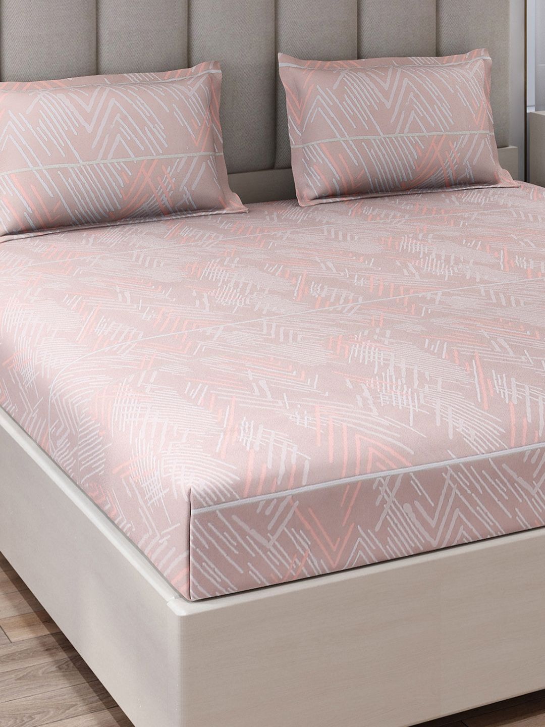 Monte Carlo Peach-Coloured & White Geometric 130 TC King Bedsheet Set-2.75 m x 2.75 m