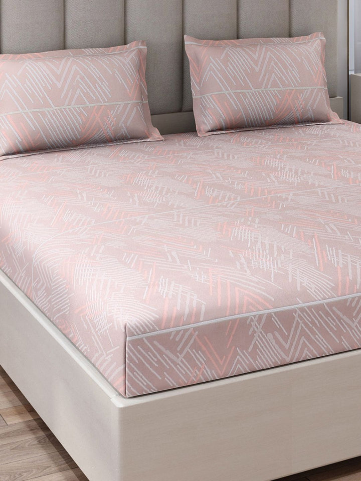 Monte Carlo Peach-Coloured & White Geometric 130 TC King Bedsheet Set-2.75 m x 2.75 m