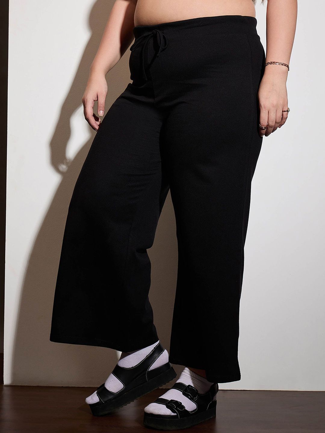SASSAFRAS Curve Women Relaxed Fit Mid-Rise Track Pants