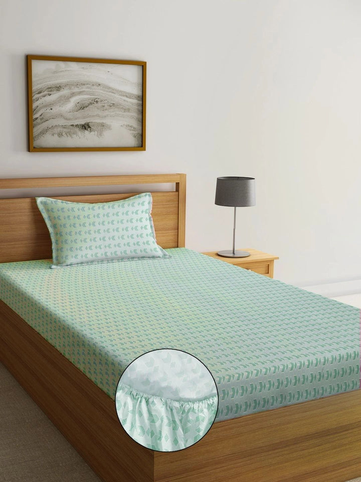 Myntra Elegant Homes Green Geometric 300 TC Single Cadar dengan 1 Sarung Bantal