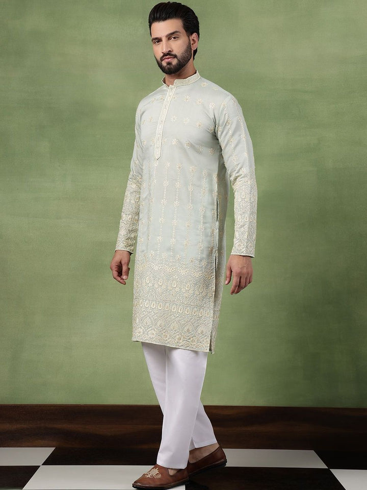 SOJANYA Men Embroidered Sequinned Kurta