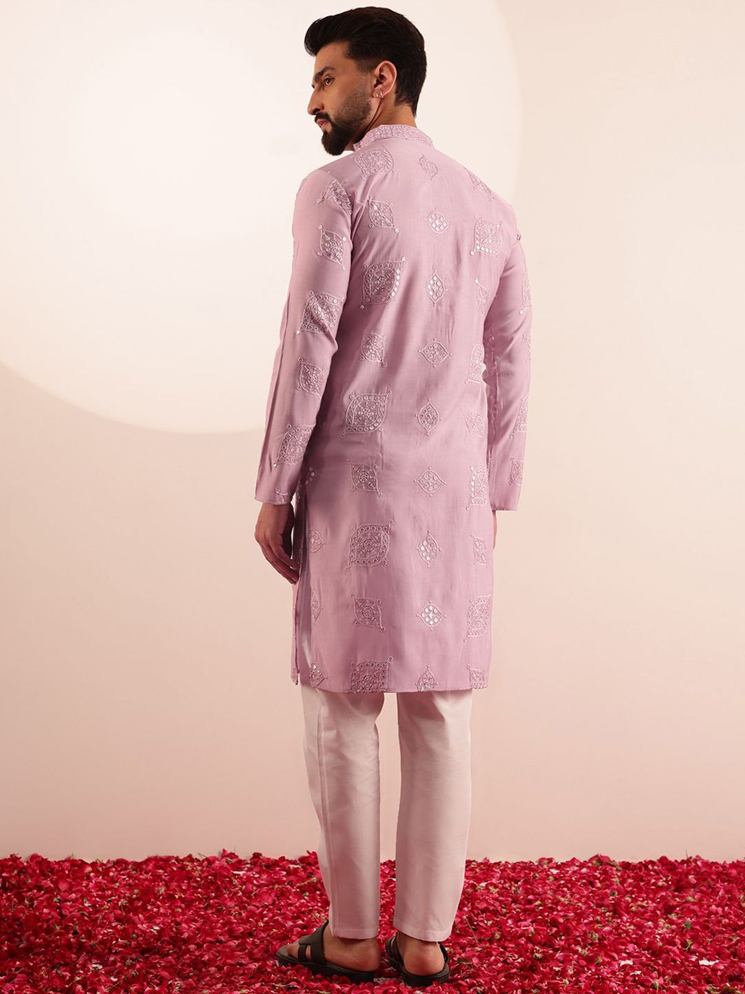 SOJANYA Men Embroidered Mirror Work Kurta