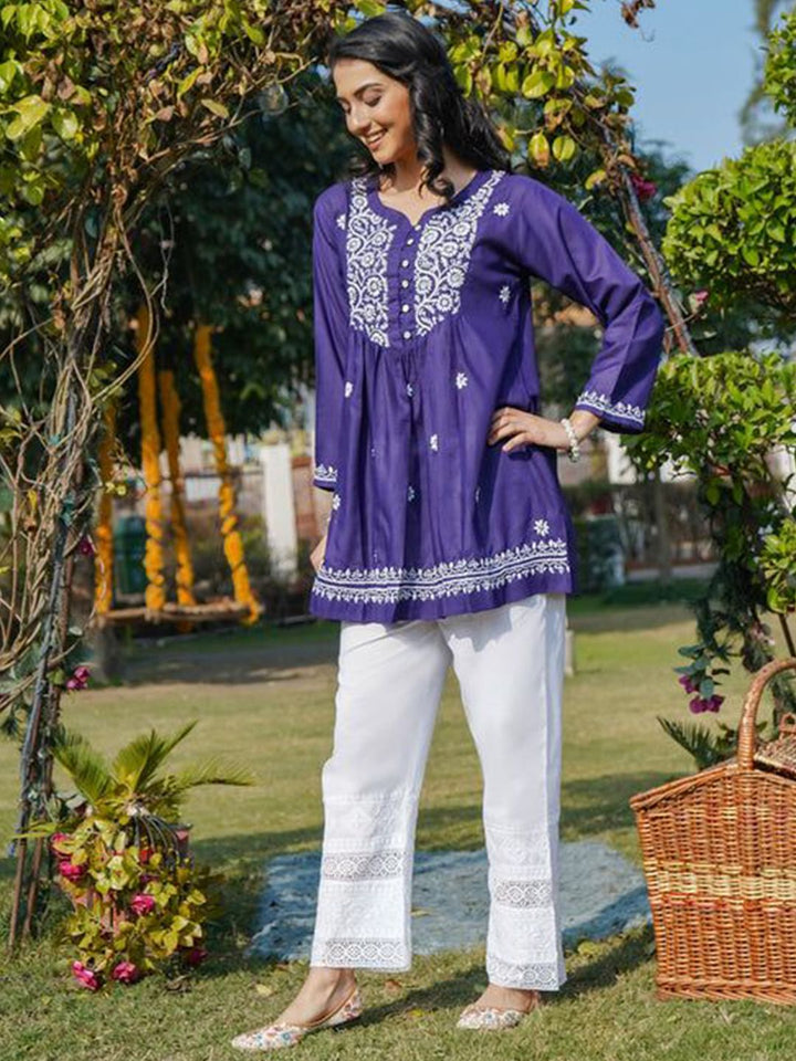 HOUSE OF KARI Floral Embroidered Sweetheart Neck Chikankari Pure Cotton Short Kurta