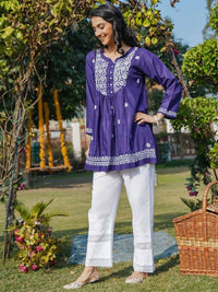 HOUSE OF KARI Floral Embroidered Sweetheart Neck Chikankari Pure Cotton Short Kurta