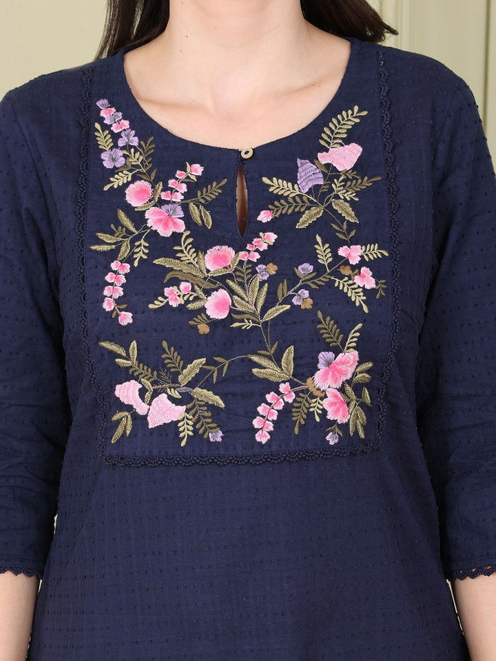 W Women Yoke Design Flared Sleeves Thread Work Kurta