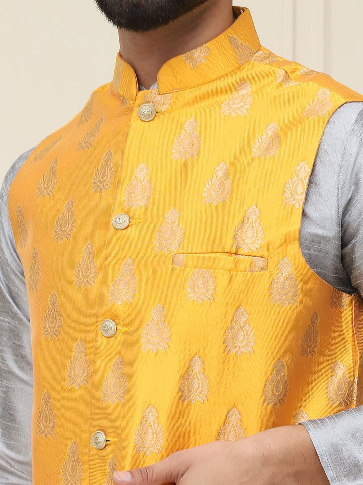 SOJANYA Mandarin Collar Kurta with Churidar With Nehru jacket