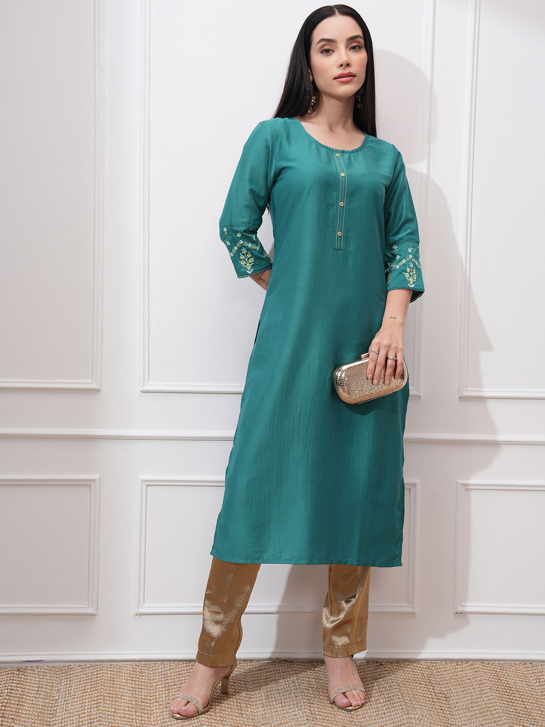 Vishudh Round Neck Three-Quarter Sleeves Thread Work Straight Kurta