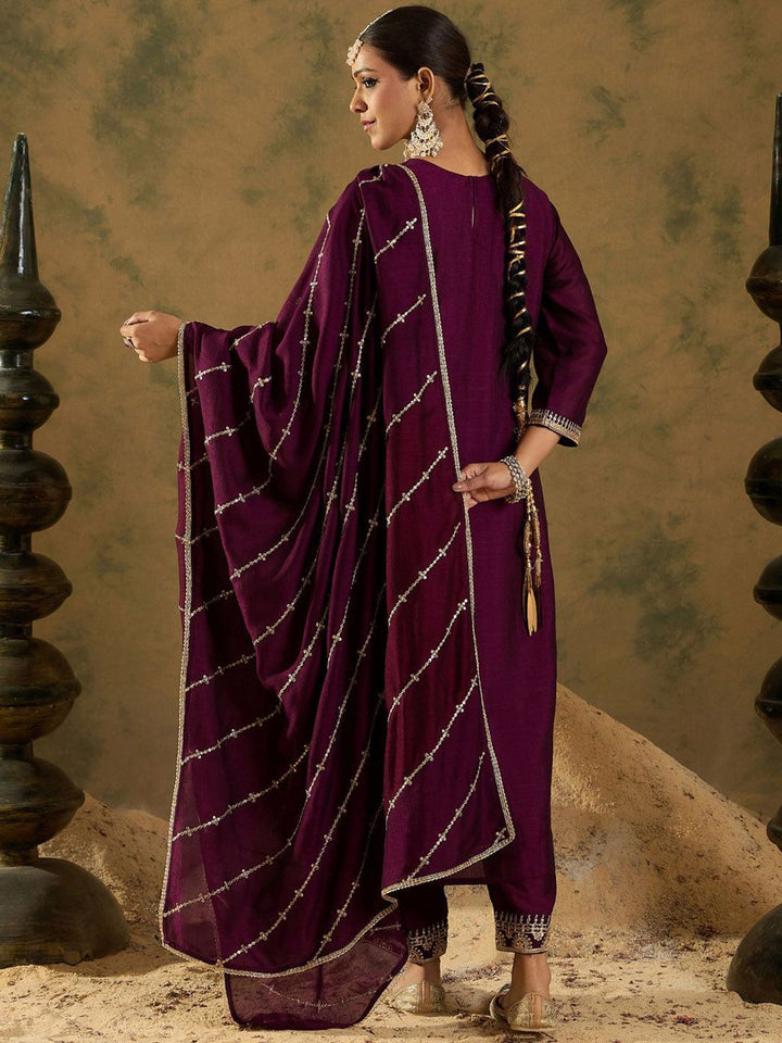Indo Era Ethnic Floral Embroidered Zari Work Detail Regular Sleeves Round Neck Kurta Set