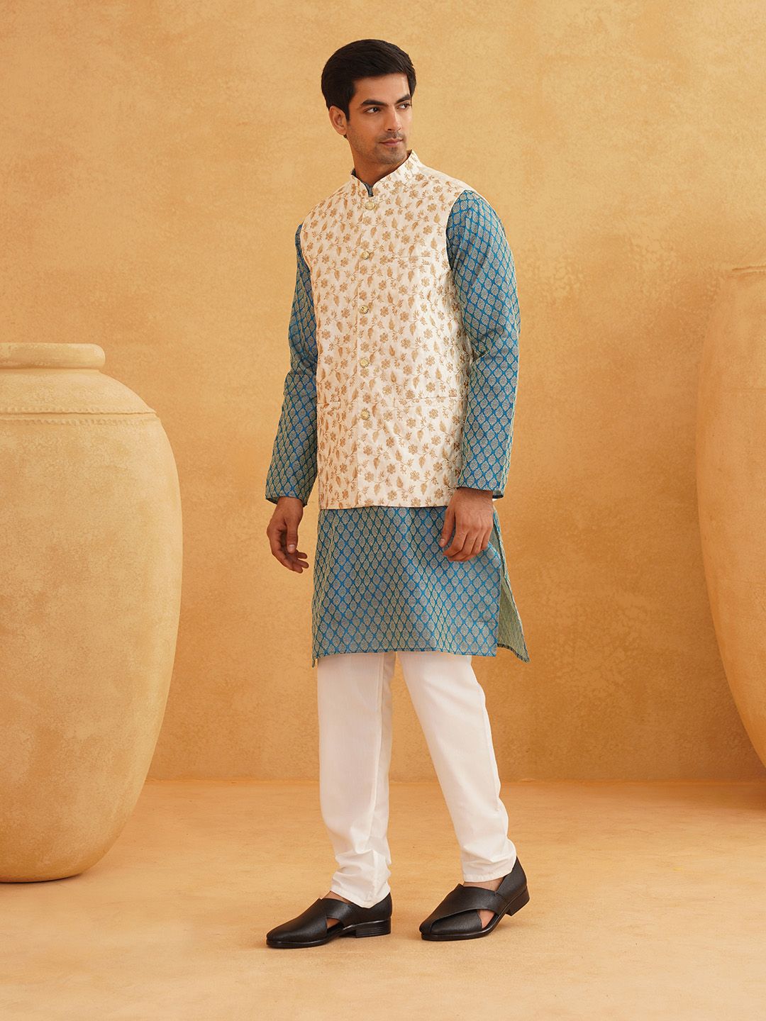 SOJANYA Men Blue Ethnic Motifs Kurta with Pyjamas & Nehru Jacket