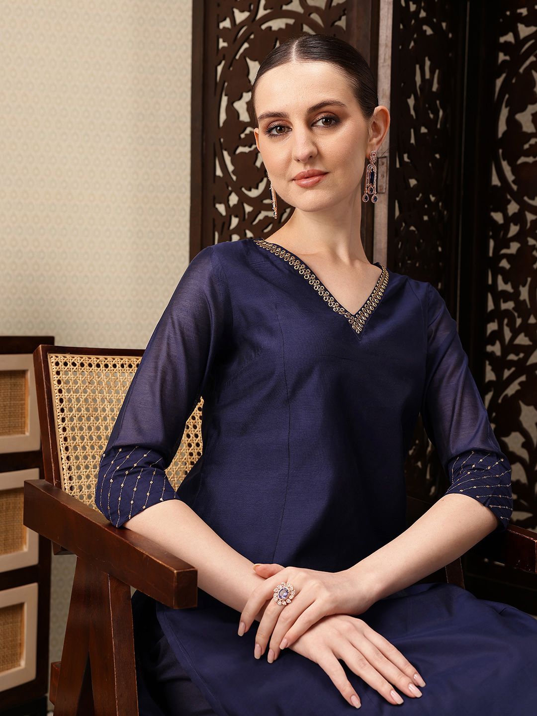 House of Pataudi V-Neck Thread Work Jashn Kurta