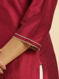 W Round Neck Floral Embroidered Straight Kurta