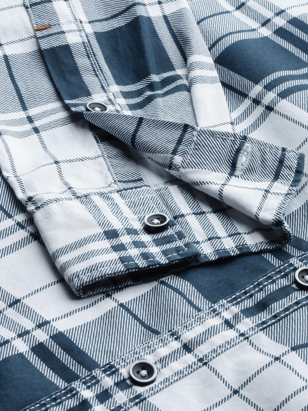 The Indian Garage Co Men White & Blue Slim Fit Checked Casual Shirt