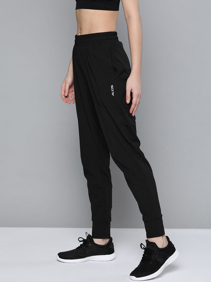 Alcis Women Black Slim Fit Solid Joggers