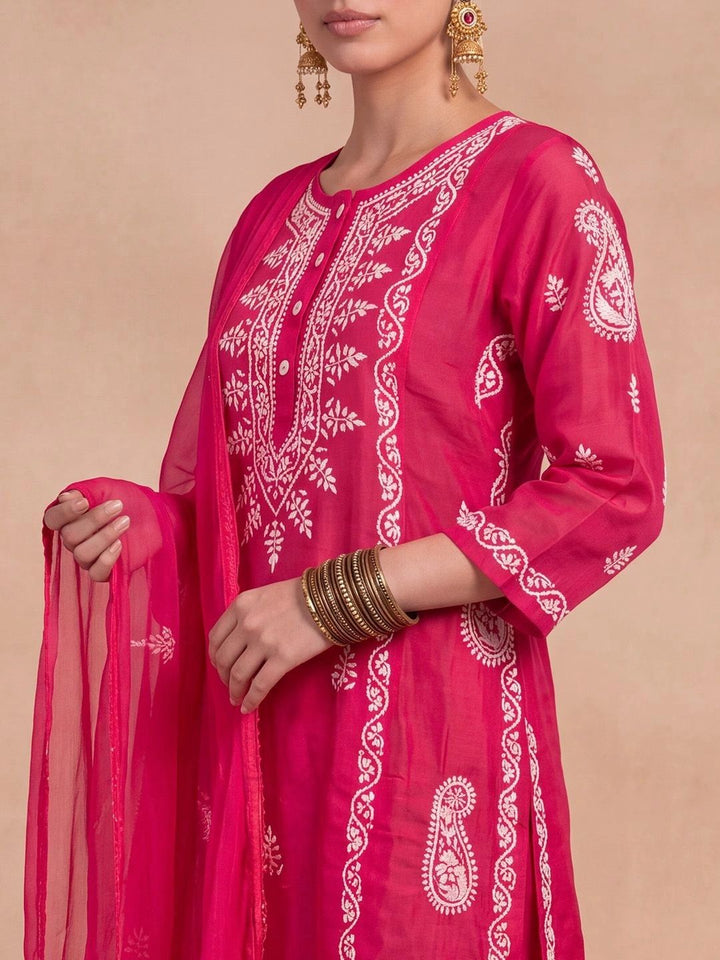 Rumah Wanita Chikankari Motif Etnik Bersulam Benang Biasa Kerja Chanderi Sutera Kurta dengan Seluar &