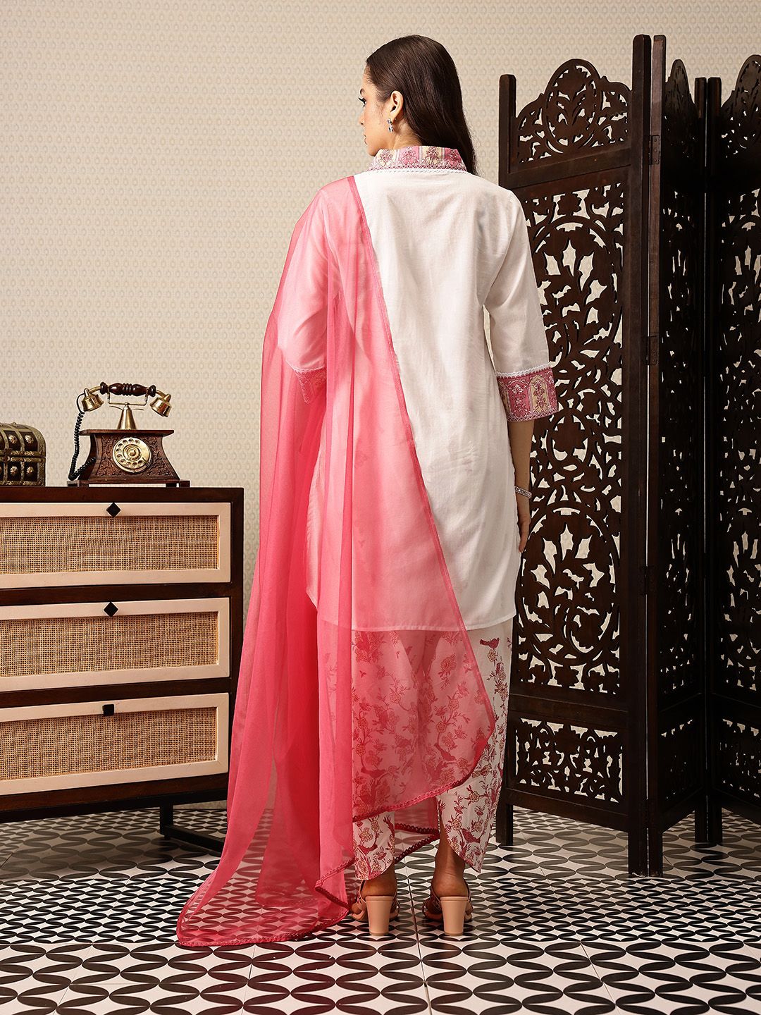 House of Pataudi Floral Regular Pure Cotton Jashn Kurta with Trousers & With Dupatta