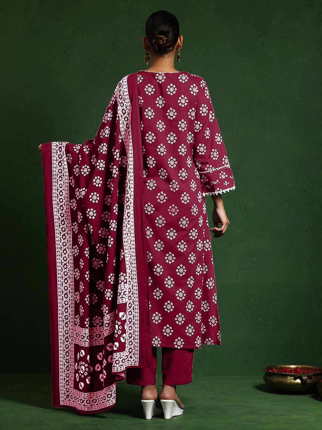 Varanga Women Floral Printed Regular Kurta with Trousers & With Dupatta