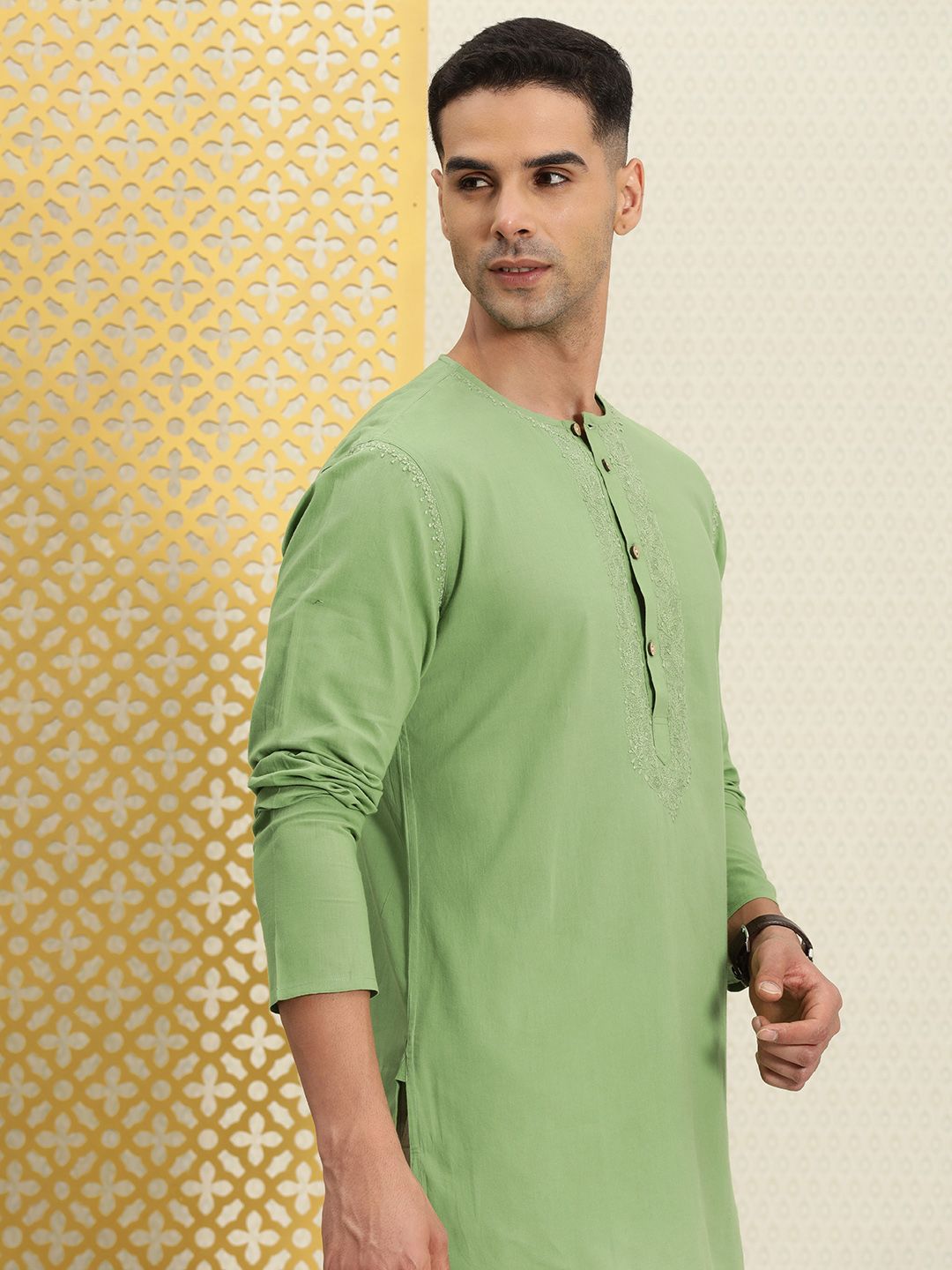 House of Pataudi Men Solid With Thread Work Detail Band Collar Jashn Short Kurta