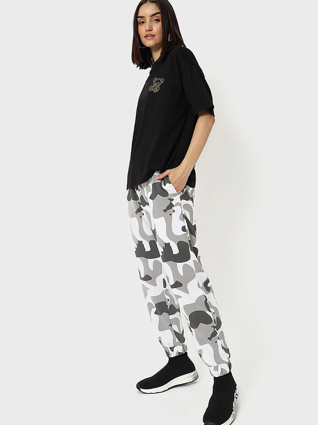 Bewakoof Black Bearly Awake Graphic Printed Round Neck Cotton Oversized T-shirt