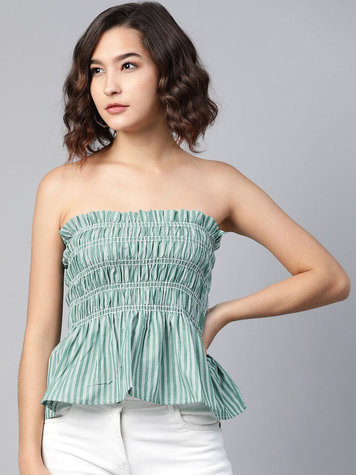 Sassafras bergaris -garis gaya peplum smocked