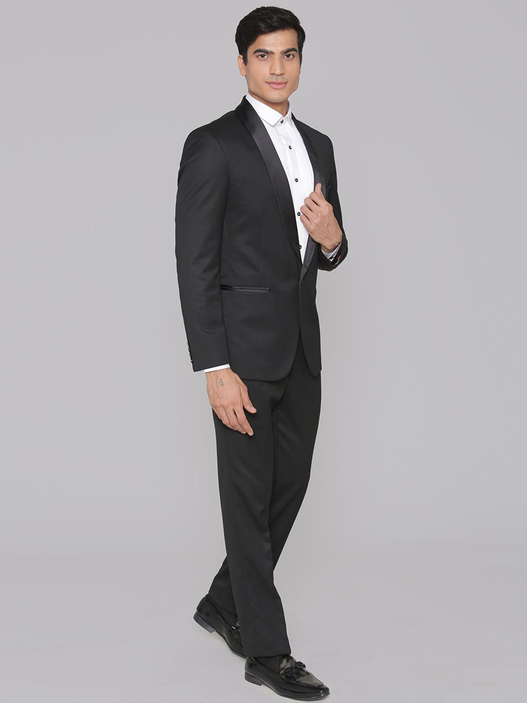 MANQ Men Black Solid Slim Fit Tuxedo Suit