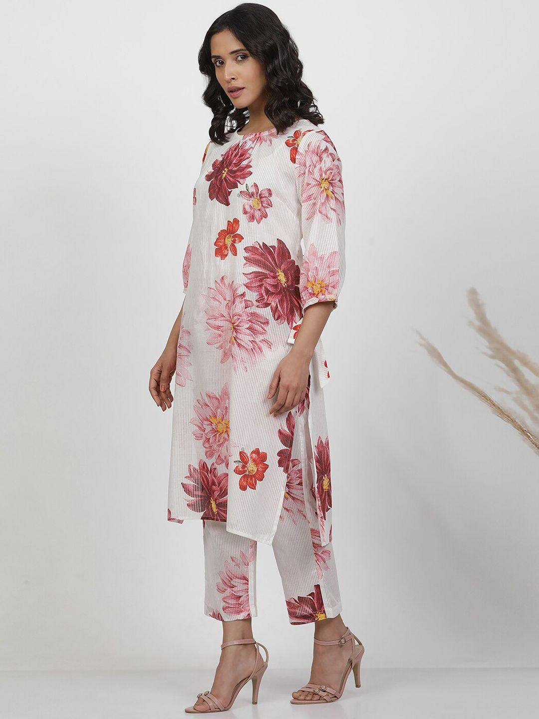 W White Floral Printed Pure Cotton Straight Kurta