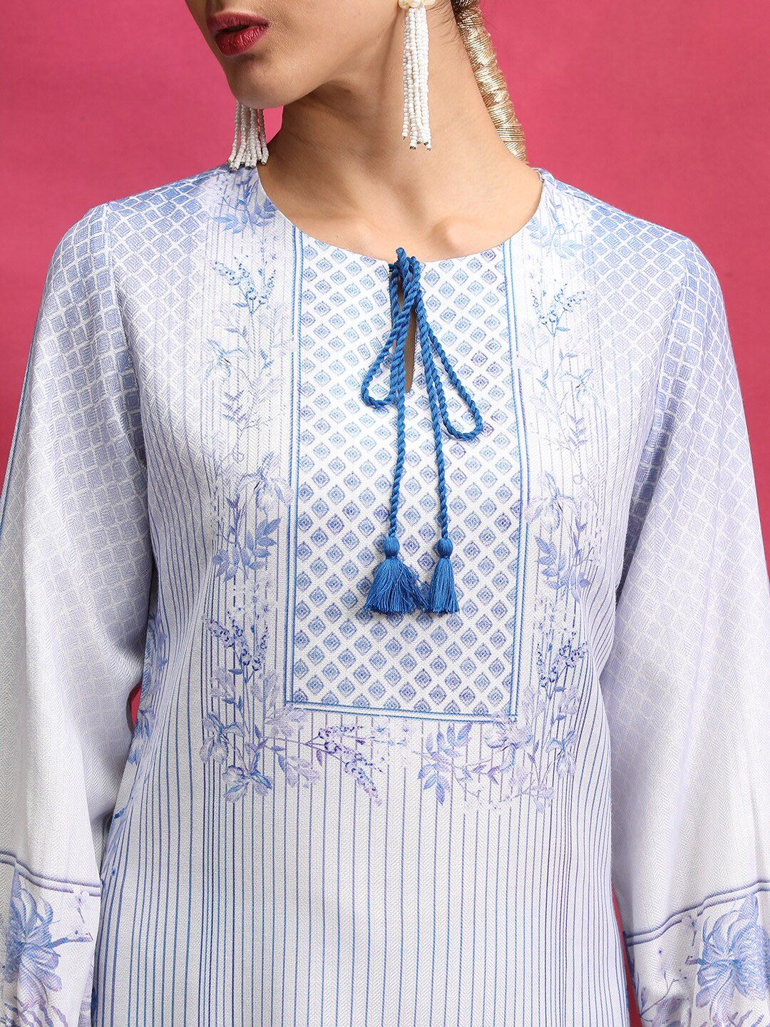 Vishudh Blue Floral Printed Regular Kurta With Trousers