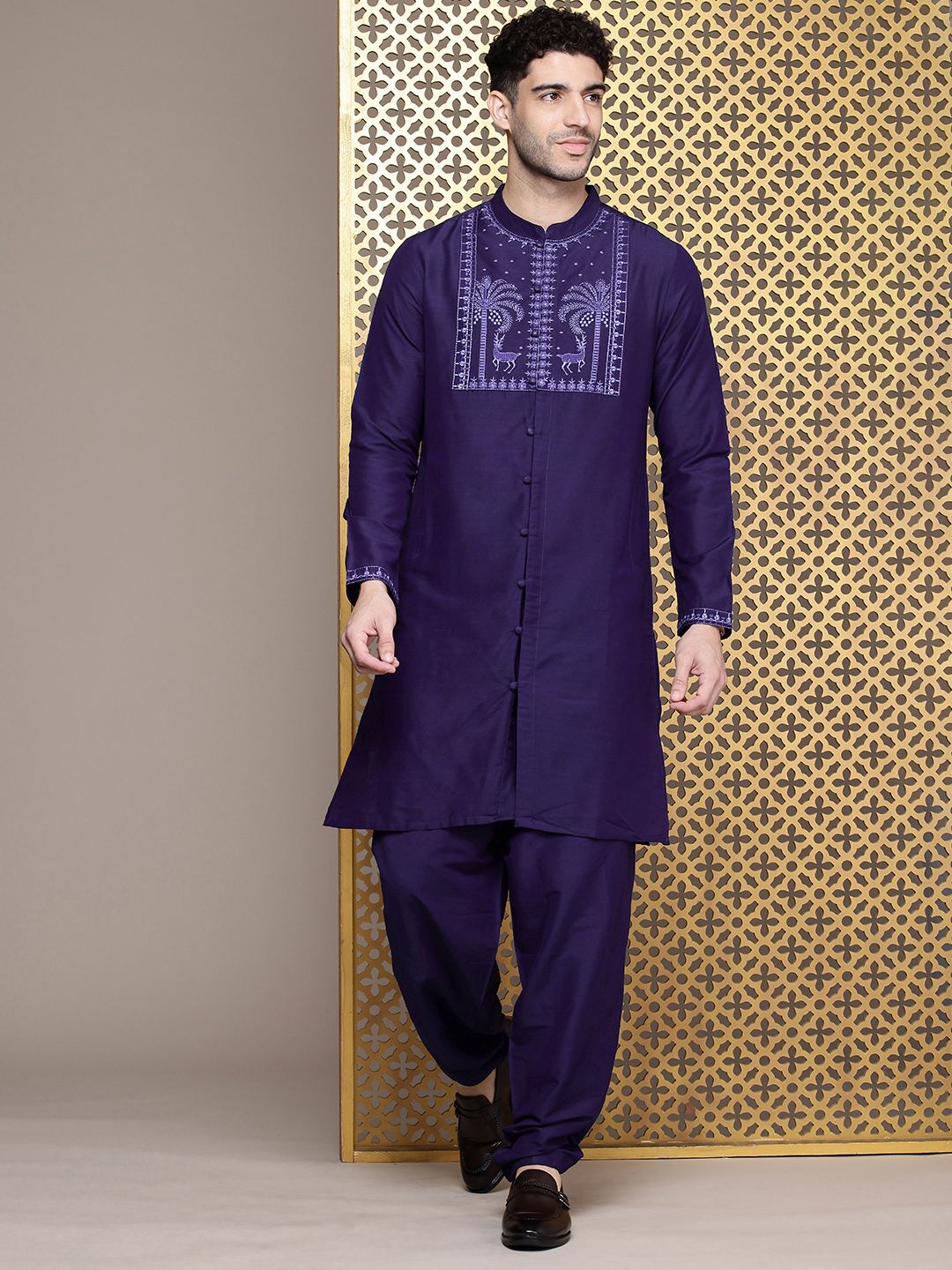 House of Pataudi Men Jashn Ethnic Motifs Yoke Design Thread Work Kurta With Salwar