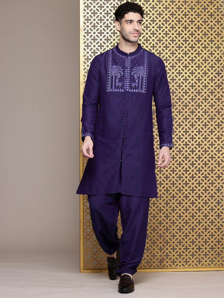House of Pataudi Men Jashn Ethnic Motifs Yoke Design Thread Work Kurta With Salwar