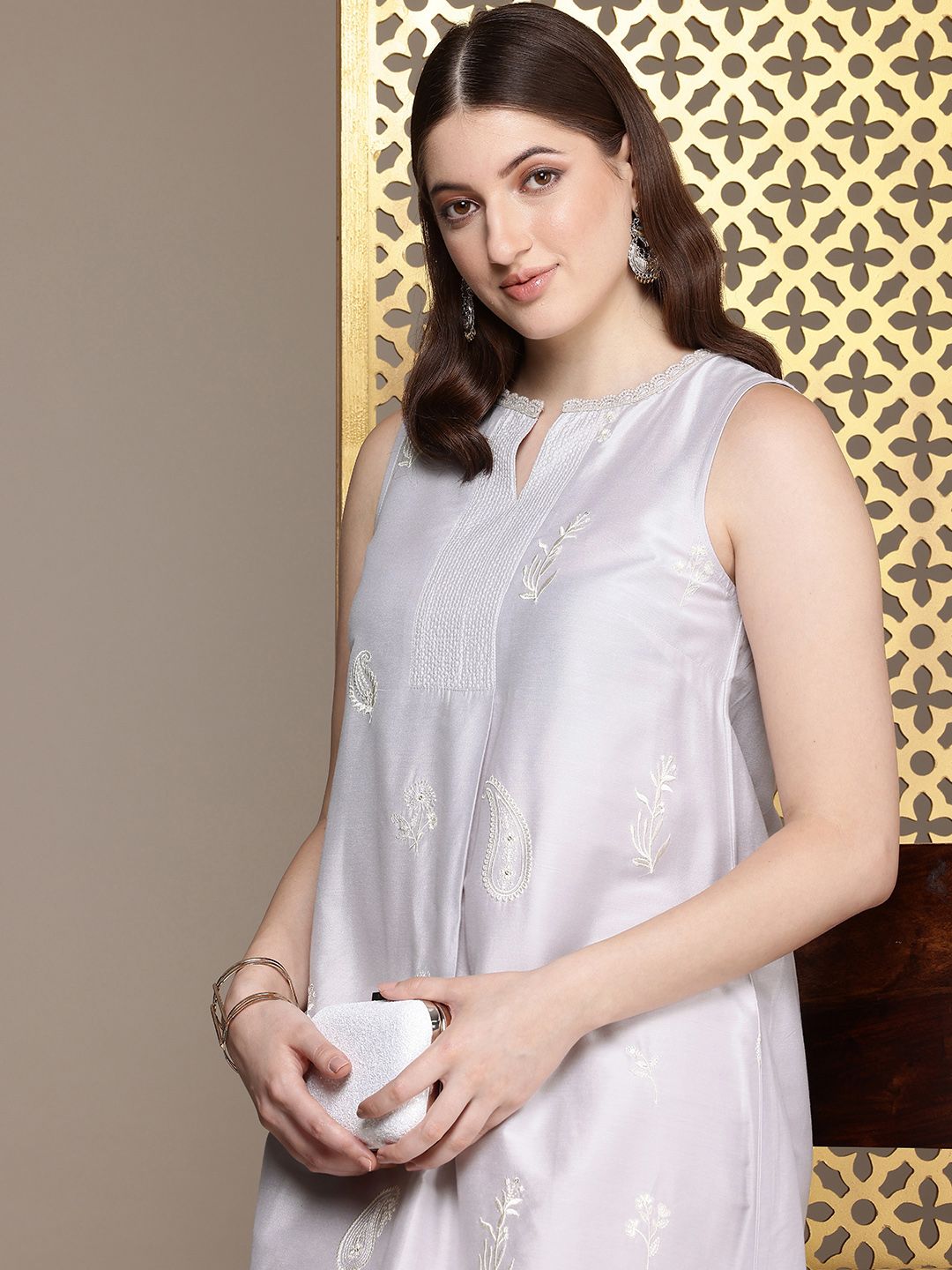 House of Pataudi Floral Embroidered Jashn Ethnic Dress